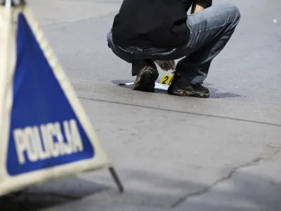 - streljanje na Sketovi ulici v Ljubljani, policija, kriminalisti, policijska preiskava.  //FOTO: Luka Cjuha