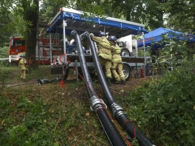 Reka unica - civilna zaščita<br><br>- 26.07.2022 – kritično stanje vodooskrbe v slovenski Istri – prispeli prvi tovornjaki s cisternami surove vode iz reke Unice v vodarno Rižanskega vodovoda v Cepkih pri Dekanih. <br> <br>//FOTO: Luka Cjuha<br>