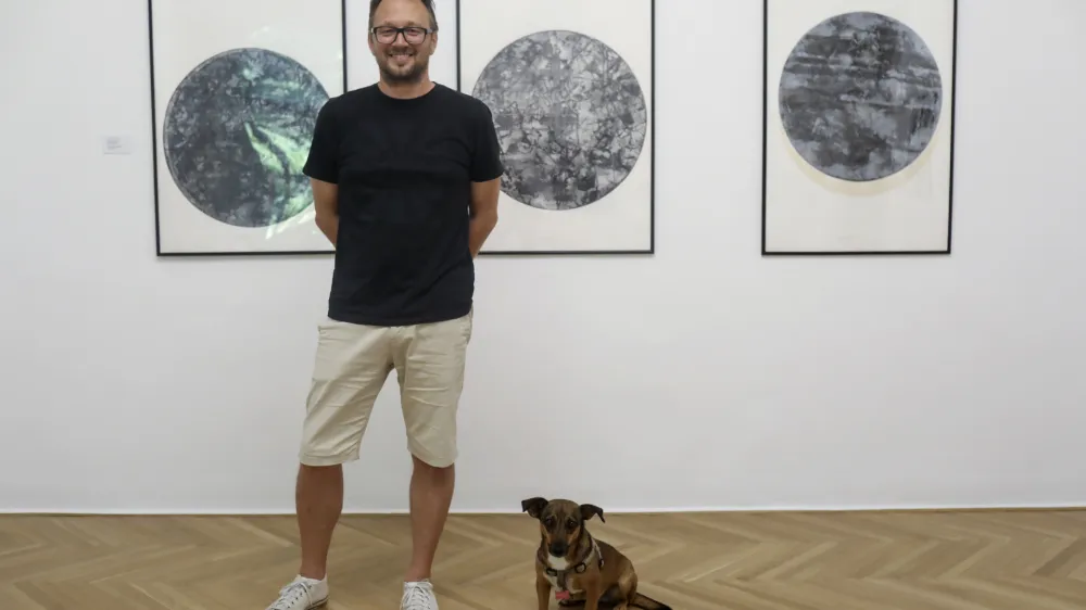 kustos Božidar Zrinski - 28.07.2022 &ndash; MGLC - razstava Odtisi in vtisi 2:: vpogled v slovensko grafično produkcijo zadnjih let //FOTO: Jaka Gasar