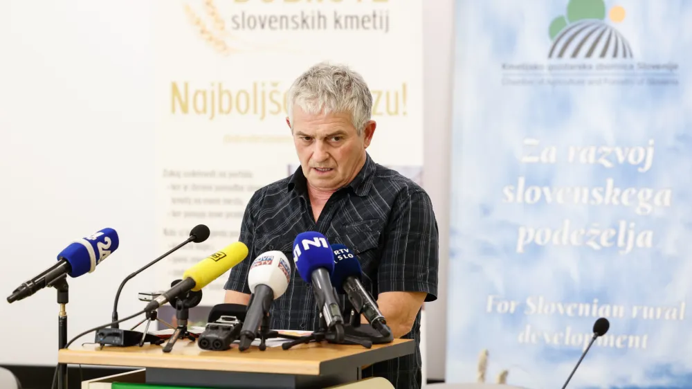 Ljubljana, Kmetijsko-gozdarska zbornica.<br>Izjava predsednika KGZS Romana Zveglica o posledicah suse.