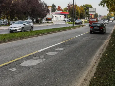 Del Tržaške ceste, ki je poln kolesnic in bolj ali manj kakovostno zakrpanih lukenj, bodo s skupinim vložkom prenovili Dars, direkcija za infrastrukturo in ljubljanska občina.