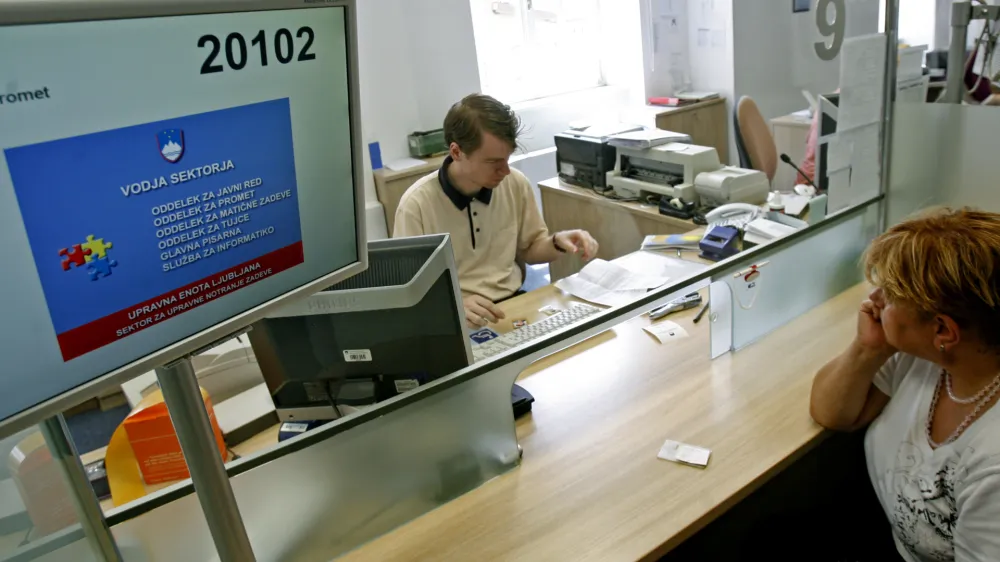 - Upravna enota Ljubljana -Tobačna ulica 5 - javna uprava//FOTO: Matej Pove