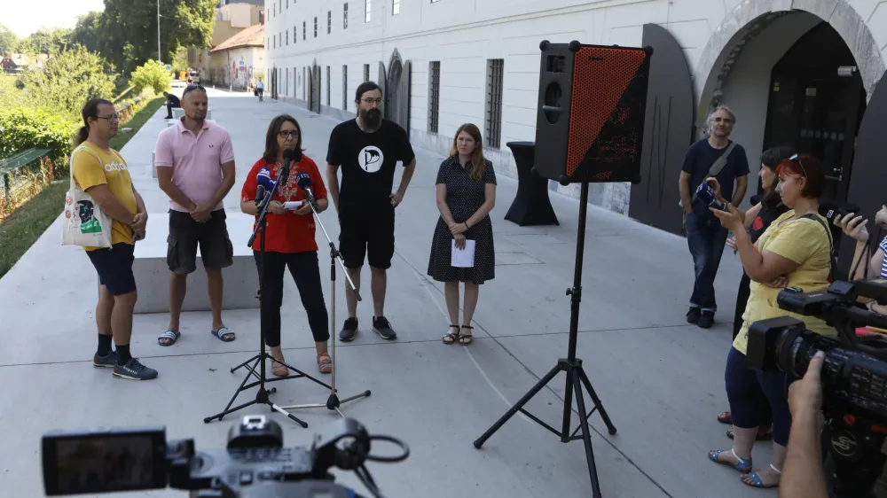 Levica, Piratska stranka, Vesna &ndash; zelena stranka, Lista kolesarjev in pešcev ter gibanje Ljubljana odprto mesto so pred nekaj tedni skupaj nastopili proti načrtovani gradnji sežigalnice v prestolnici. Foto: Luka Cjuha&nbsp;