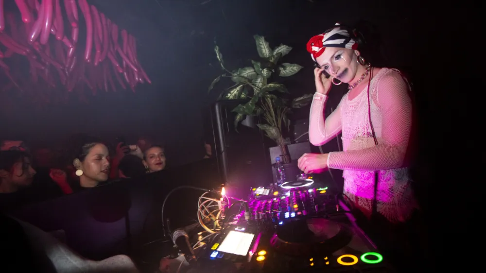 - Loft- 23.11.2018 - Klub Tiffany, Metelkova - Festival Grounded, Intima v času umetne inteligence -FOTO: Matja Rut