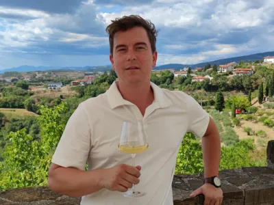 David Lipovšek: "Vsak dan imamo za pokušino in nakup na voljo približno 250 etiket najrazličnejših vin, od tega jih je vsak dan vsaj trideset na kozarec." F Iztok Klemenčič