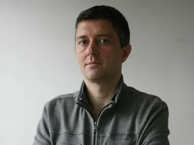 Uro&scaron; emrov, komentator - port<br><br><br><br>- Dnevnik 2016 - portreti za komentarje in kolumne - komentatorji - novinarji - <br><br><br><br><br><br>//FOTO: Toma Skale