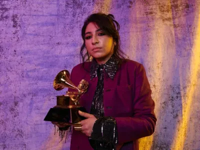 Arooj Aftab, pakistanska vokalistka, skladateljica in producentka je letos prejela nagrado grammy. Foto: arhiv Druga godba