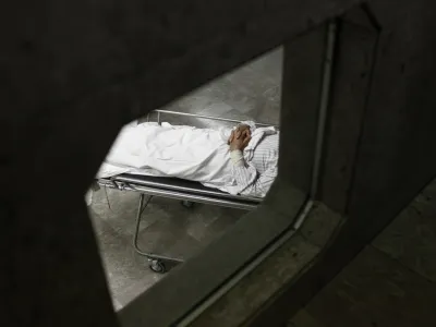 - simbolična fotografija - pacient - bolnik - zdravstvo - zdravstveni sistem- UKC 2013 - Univerzitetni klinični center v Ljubljani, //FOTO: Luka Cjuha