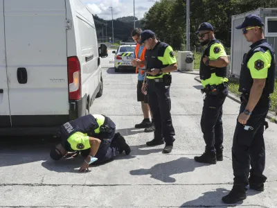 - 03.08.2021  Kompolje pri Lukovici  avtocestna policija - Specializirana enota avtocestne policije SEAP Ljubljana  kontrola prometa /FOTO: Jaka Gasar