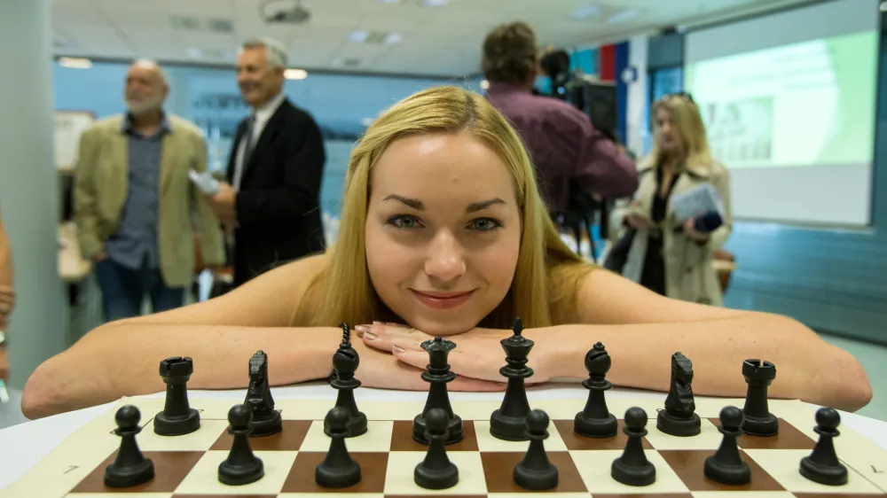 - svetovna mladinska prvakinja do 18 let ahistka Laura Unuk- 02.10.2017 - ahovska zveza Slovenije - sprejem za slovensko mladinsko svetovno prvakinjo Lauro Unuk //FOTO: Matja Rut