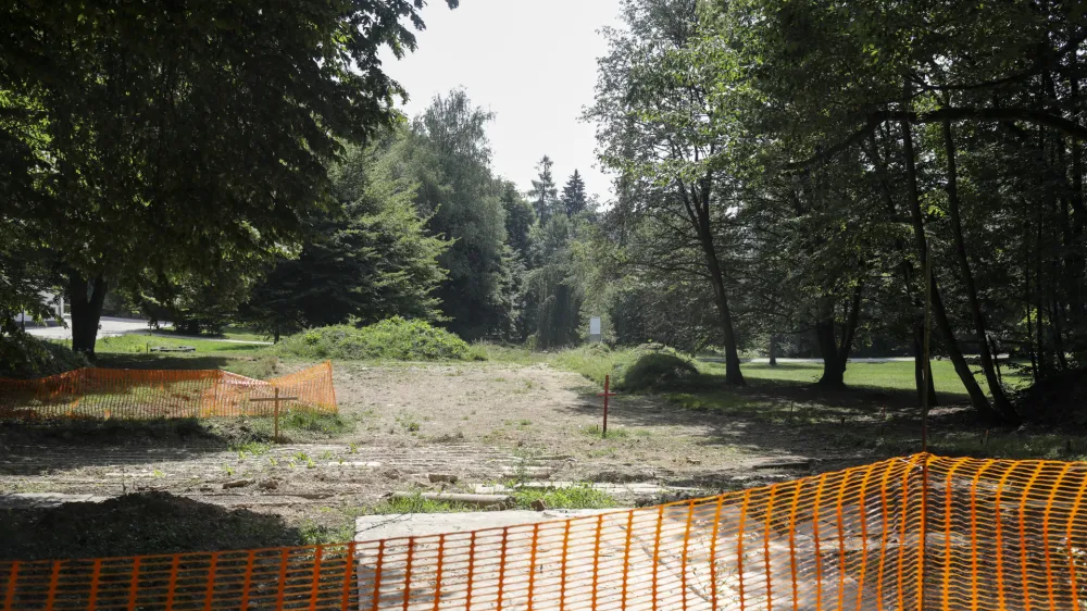 - 28.06.2022 – Park Tivoli v Ljubljani - Plečnikovo letno gledališče - rekonstrukcija Plečnikovega avditorija v ljubljanskem parku Tivoli - gradbišče //FOTO: Jaka Gasar