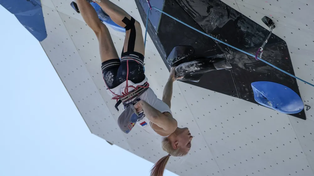 Olimpijska prvakinja Janja Garnbret navdu&scaron;uje s svojimi predstavami tudi na evropskem prvenstvu v &scaron;portnem plezanju v Nemčiji.&nbsp;