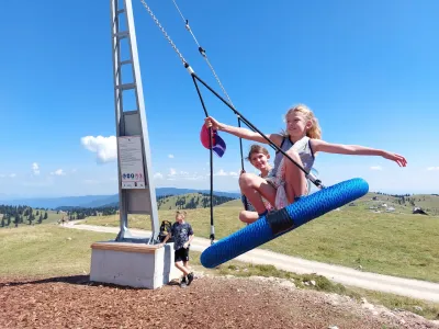 Slavnostna otvoritev guncnc na Veliki planini s cirkuško skupino Čupakabra in Pleh bando, pa še kaj za pojest in za popit bo za vse obiskovalce