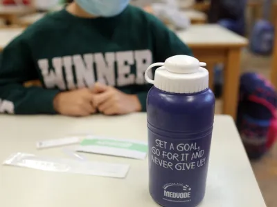 - 17.11.2021 - Osnovna ola O Preska, Preka cesta 22 - Medvode, - epidemija koronavirus covid-19.  ukrep vlade obvezno samotestiranje vseh učencev s hitrimi testi trikrat tedensko na novi koronavirus. /FOTO: Jaka Gasar