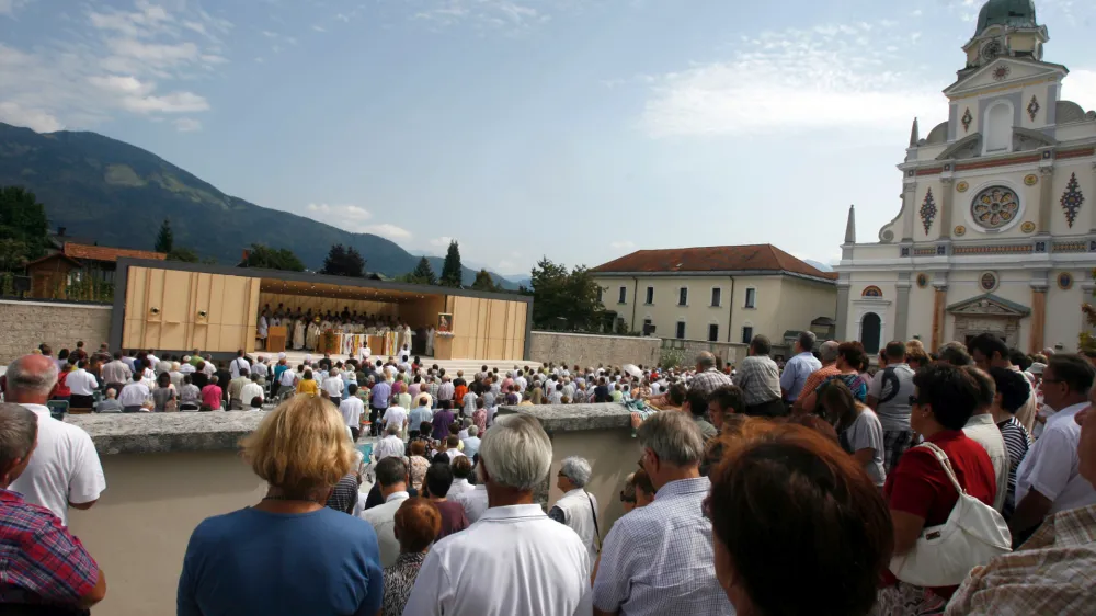 Brezje. Praznik Marijinega vneboznetjafoto: Bojan Velikonja
