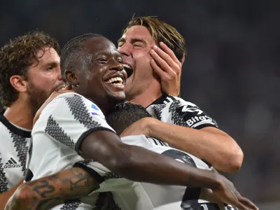 Soccer Football - Serie A - Juventus v U.S. Sassuolo - Allianz Stadium, Turin, Italy - August 15, 2022 Juventus' Dusan Vlahovic celebrates scoring their third goal with Denis Zakaria REUTERS/Massimo Pinca
