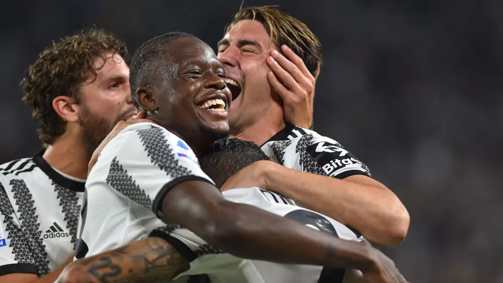 Soccer Football - Serie A - Juventus v U.S. Sassuolo - Allianz Stadium, Turin, Italy - August 15, 2022 Juventus' Dusan Vlahovic celebrates scoring their third goal with Denis Zakaria REUTERS/Massimo Pinca
