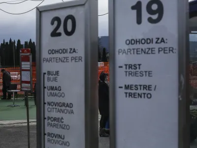 - 03.02.2015 - Avtobusna postaja Koper - odhodi za Trst   //FOTO: Jaka Gasar