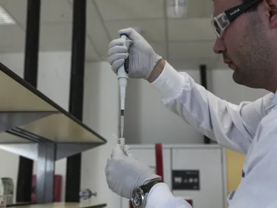 - novi laboratorijski objekt - laboratorij - - 21.01.2016 - Podjetje Sandoz Biofarmacevtika LEK Menge, farmacevtsko podjetje - razvoj podobnih biolokih zdravil, dogodek z naslovom Pomen mikrobiote in probiote za nae zdravje in ogled prizvodnje linije:, - novi laboratorijski objekt - laboratorij -     ///FOTO: Luka Cjuha.