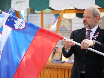 Predsednik državnega sveta in podpredsednik stranke Konkretno Alojz Kov&scaron;ca pravi, da je politik, ki teče na dolge proge. Zdaj bi kandidiral za predsednika republike, a zgolj s podporo političnih strank.