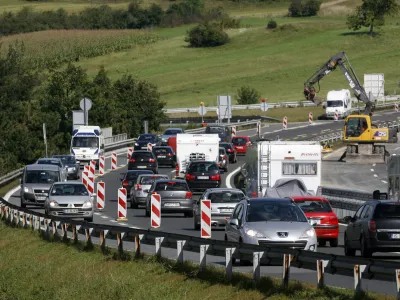 Zastoji na avtocesti Ljubljana- Koper, deloviče na izvozu UnecFoto: Toma Skale