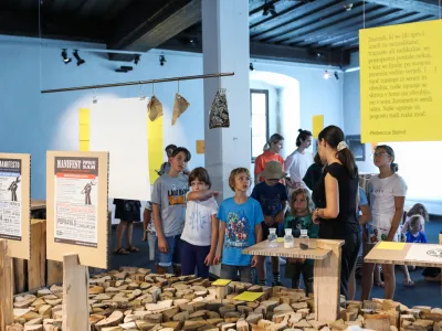 25.08.2022. Poletna šola arhitekture v Muzeju za arhitekturo in oblikovanje MAO v Ljubljani.//FOTO: Bojan Velikonja