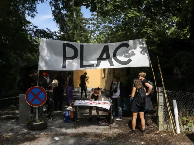 - 03.09.2022 – PLAC - Participativna Ljubljanska Avtonomna Cona - squat - zasedba zapuščenega prostora - Stolpniška 10 //FOTO: Luka Cjuha