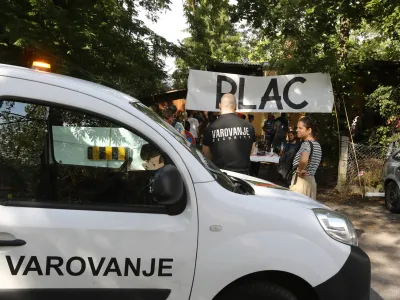 - 03.09.2022 – PLAC - Participativna Ljubljanska Avtonomna Cona - squat - zasedba zapuščenega prostora - Stolpniška 10 //FOTO: Luka Cjuha