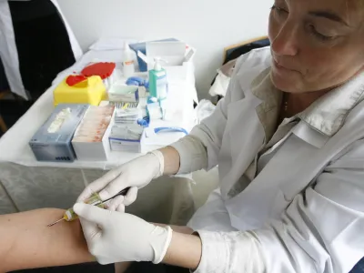 1.oktober - svetovni dan hepatitisa C- spregovorili o problematiki hepatitisa C;- odvzem krvi in testiranje vzorca na hepatitis C - //FOTO: Matej PoveOPOMBA: ZA OBJAVO V ČASOPISU DNEVNIK