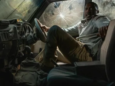 Film Zver je tipičen primerek poletne preživetvene srhljivke z lahkotno zgodbo. V osrednji vlogi filmu utrip daje angle&scaron;ki igralec Idris Elba. <br>