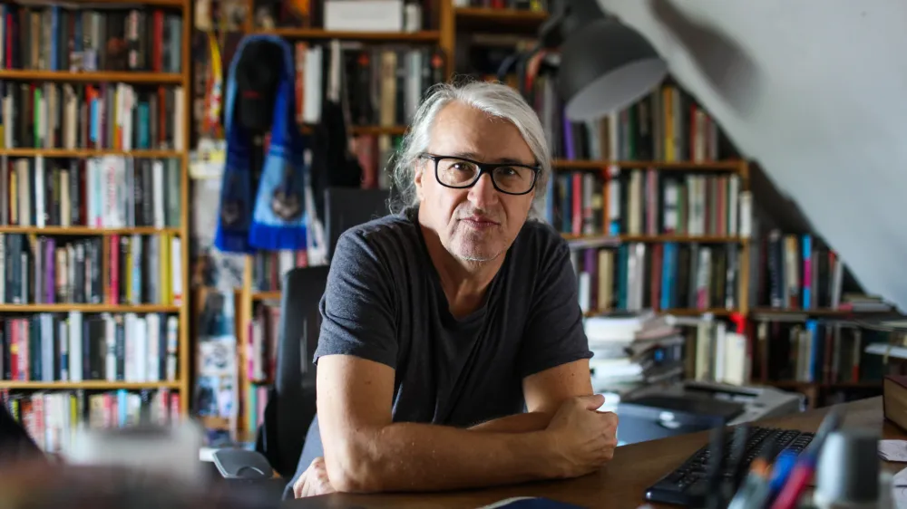 17.08.2022. Marcel Štefančič, slovenski filmski kritik, televizijski voditelj in publicist.//FOTO: Bojan VelikonjaOPOMBA: ZA OBJAVO V OBJEKTIVU