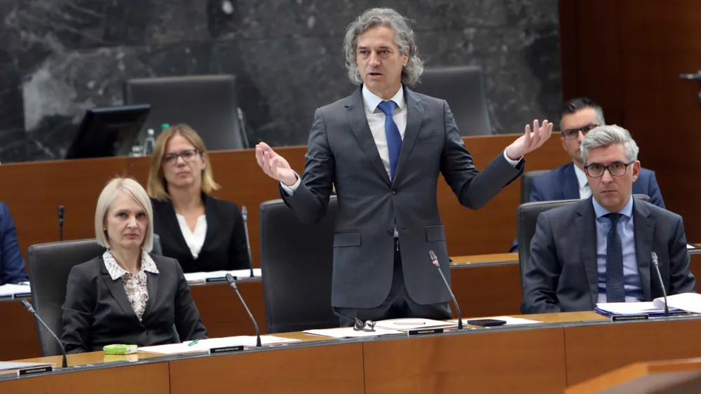 predsednik vlade in stranke GS dr. Robert Golob<br><br>- 26.09.2022 &ndash; Državni zbor - 2. redna seja DZ - poslanska vpra&scaron;anja predsedniku vlade Robertu Golobu in ministrski ekipi; <br><br>//FOTO: Tomaž Skale<br>