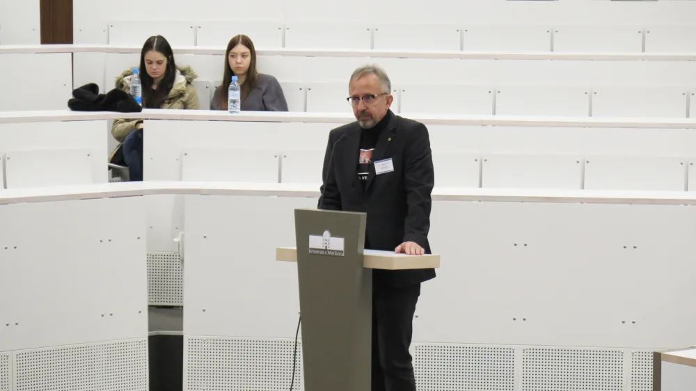 ﻿Maribor, Filozofska fakulteta Univerze v Mariboru.<br>Mednarodni znanstveni simpozij z naslovom Prelomni dogodki leta 1917.<br>Predsednik organizacijskega odbora Darko Fris.