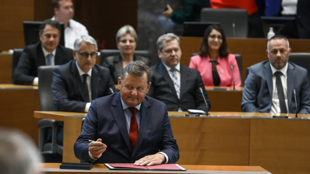 minister za kohezijo in regionalni razvoj Aleksander Jevšek (SD)- 01.06.2022 - Izredna seja DZ, na kateri so potrjevali 17. novih ministrov - 15. petnajsta Vlada Republike Slovenije RS v samostojni Sloveniji pod vodstvom predsednika vlade dr. Roberta Goloba -  //FOTO: Luka Cjuha