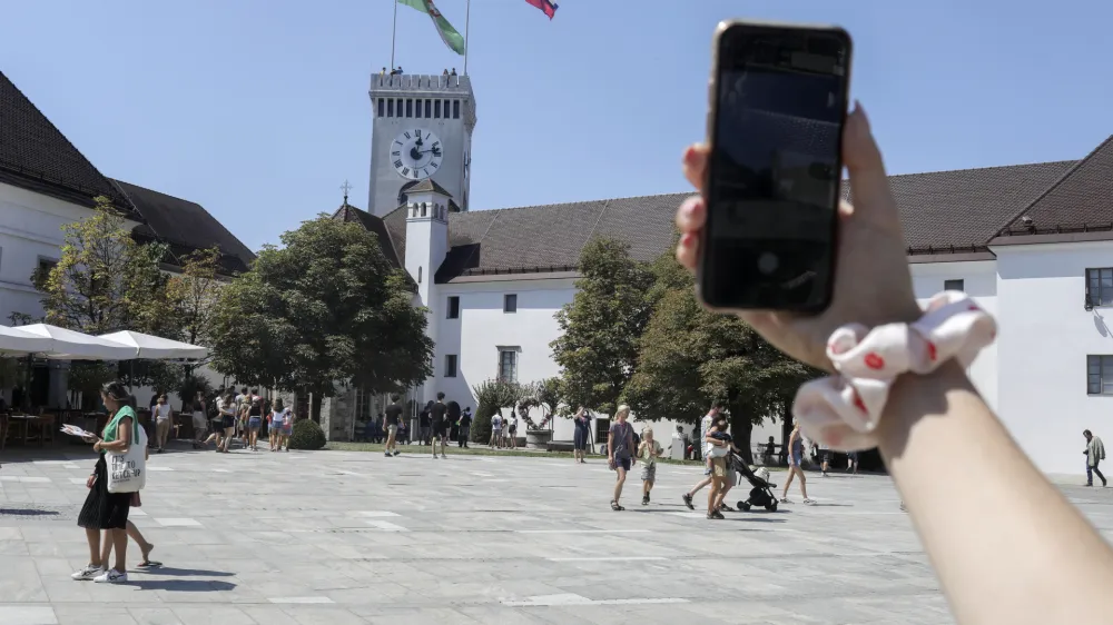 - Ljubljanski grad  - 09.08.2022 – Instagram točke v Ljubljani – turisti - //FOTO: Jaka Gasar