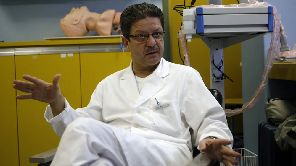 Konrad Ku&scaron;trin, dr.med., specialist anesteziologije, predstojnik Anesteziolo&scaron;ke službe v Splo&scaron;ni bolni&scaron;nici Dr.Franca Derganca v &Scaron;empetru pri Gorici, predsednik sindikata FIDES - Sindikat zdravnikov in zobozdravnikov Slovenije //FOTO: Tomaž SkaleOPOMBA: ZA OBJAVO V PRILOGI &ndash; DNEVNIKOV OBJEKTIV - INTERVJU 2012