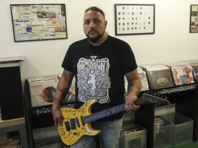 Gregor Torkar je prepričan, da je Kamnik, ki je po njegovem mnenju središče slovenskega craft pivovarstva, zrel tudi za svojo prodajalno vinilnih plošč. 