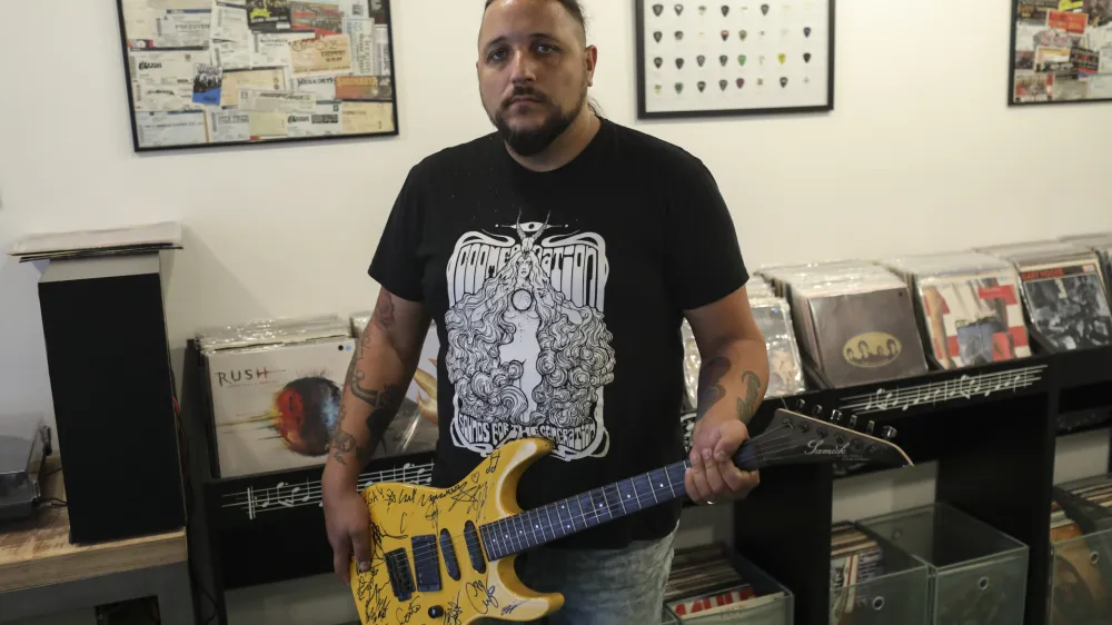 Gregor Torkar je prepričan, da je Kamnik, ki je po njegovem mnenju središče slovenskega craft pivovarstva, zrel tudi za svojo prodajalno vinilnih plošč. 