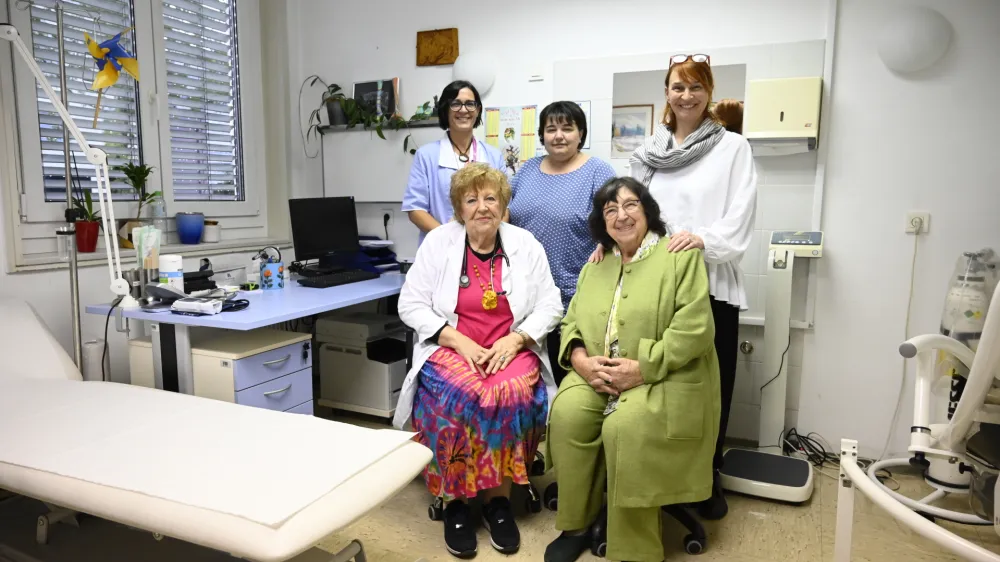 vodja ambulante Pro Bono Vida Drame Orožimstrokovna delavka Slovenske filantropije Alenka Ugrin Vatovec - 29.09.2022 - 20. obletnica delovanja Pro Bono - Ambulanta s posvetovalnico za osebe brez zdravstvenega zavarovanja, Mislejeve ulica 3 v Ljubljani //FOTO: Nik Erik Neubauer