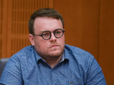 Ljubljana, DZ.<br>Predstavitev kandidata za ministra za delo, druzino, socialne zadeve in enake moznosti Luke Mesca pred odborom DZ za delo, druzino, socialne zadeve in invalide.<br>Bodoci drzavni sekretar na ministrstvu za delo, druzino, socialne zadeve in enake moznosti Simon Maljevac.