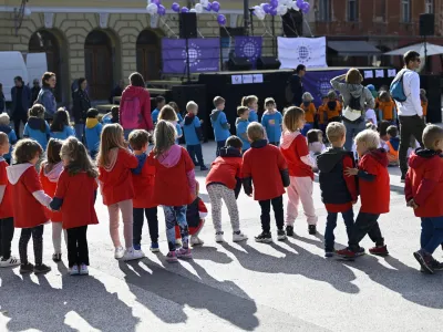 - 20.09.2022 – Evropski teden mobilnosti – plesni dogodek Diham ples na Kongresnem trgu - otroci in mladostniki so se naučili plesne koreografije v povezavi s prometom in varstvom okolja //FOTO: Nik Erik Neubauer