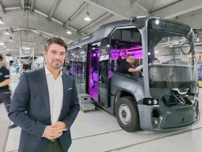 »Dogovor s podjetjem iz Malezije, ki bi zagnalo licenčno proizvodnjo našega e-avtobusa, je v sklepni fazi. Takšni dogovori so nujni, da postanemo resen igralec v tej zelo tekmovalni panogi,« je prepričan Holger Postl, direktor in solastnik podjetja eVersum. 