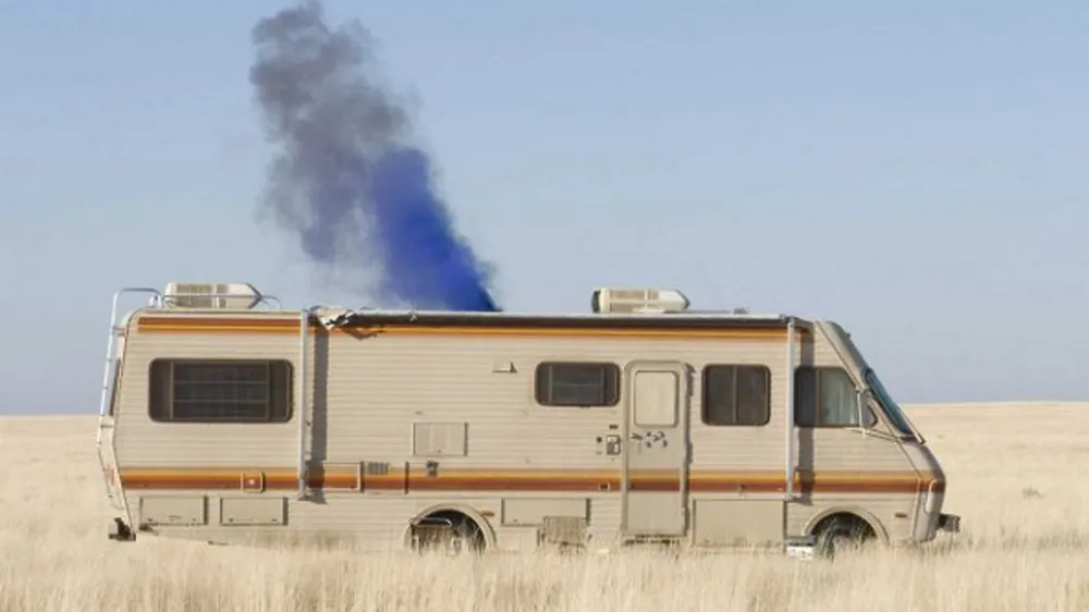 Avtodom v seriji Kriva pota je bil v bistvu potujoči laboratorij za "kuhanje" prepovedane droge. F youtube