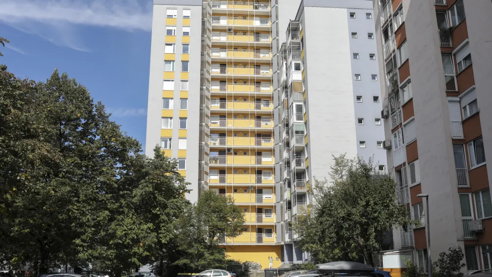 V prvem nadstropju bloka na Celovški 185 bo ljubljanski stanovanjski sklad nekoč pisarniške prostore preuredil v pet neprofitnih stanovanj.