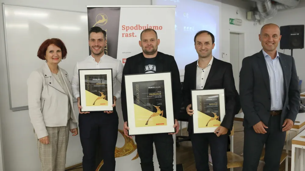 S podelitve priznanj gorenjska gazela: od leve proti desni Janka Planinc, predsednica GZS Regionalna zbornic za Gorenjsko, direktor podjetja Golden Tree Miha Geršič, direktor zmagovalnega podjetja Nimrod Kristjan Hlede, direktor podjetja Caretronic Andraž Krajnc in Miha Vrbinc, predsednik organizacijskega odbora Gazele F Bojan Velikonja