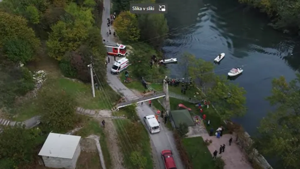 V Srbiji se je pod težo turistov zrušil most. 