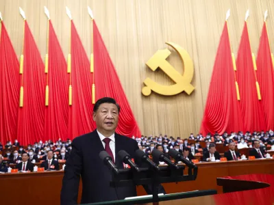 Xi Jinping je na kongresu kitajske komunistične partije v svojem govoru 2200 delegatom »nacionalno vojno proti virusu, ki rešuje življenja«, označil za svoj največji uspeh.F