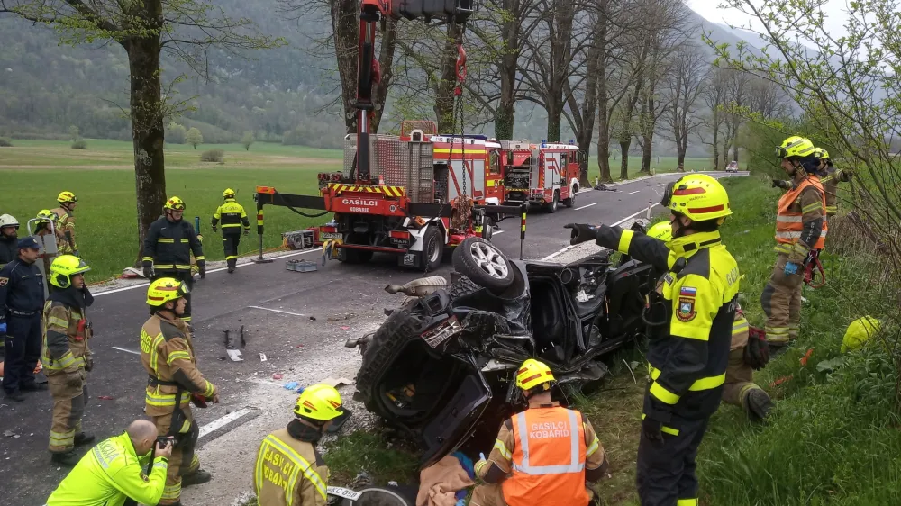 ﻿Prometna nesreča na cesti Staro selo - Kobarid, trije mrtvi, 13. 4. 2019