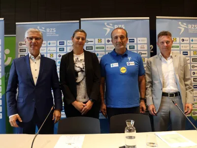 Franjo Bobinac predsednik RZS in častni predsednik organizacijskega odbora Euro 2022 Dragan Adžić, selektor ženske rokometne reprezentanceAnja Fre&scaron;er, vodja ženskih reprezentanc Bor Rozman, predsednik organizacijskega odbora ženskega evropskega prvenstva- 20.10.2022 &ndash; Rokometna zveza Slovenije (RZS) &ndash; ženska rokometna reprezentanca - predstavitev priprav Slovenije na organizacijo bližnjega evropskega rokometnega prvenstva za ženske v Celju in Ljubljani ter objava seznama igralk slovenskega selektorja Dragana Adžića//FOTO: Tomaž Skale