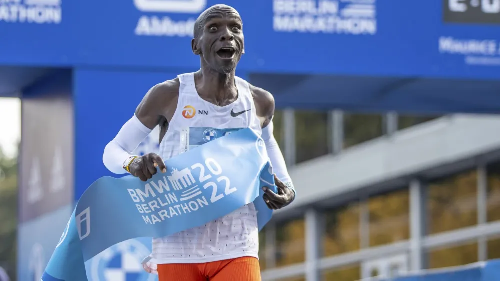 25 September 2022, Berlin: Athletics: Marathon, Decision(s) Marathon. Eliud Kipchoge crosses the finish line first at the BMW Berlin Marathon after 2:01:09 hours and thus a world record. Photo by: Andreas Gora/picture-alliance/dpa/AP Images